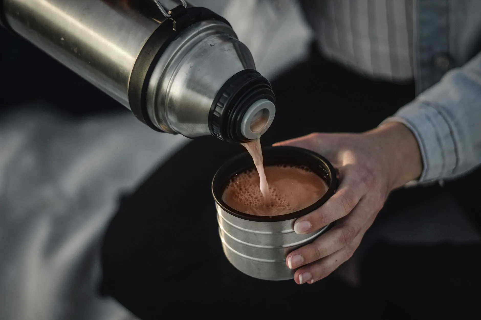 咖啡杯与马克杯材质对比:玻璃杯、陶瓷杯及不锈钢杯的适用场景分析正文配图 1